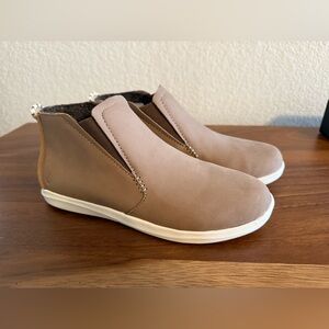 Olukai Hawai‘iloa Manu Hope Women’s Waterproof Booties Taupe Grey / Off White